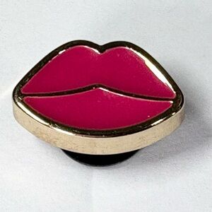 Croc Jibbitz Pink Lips Mouth Gold